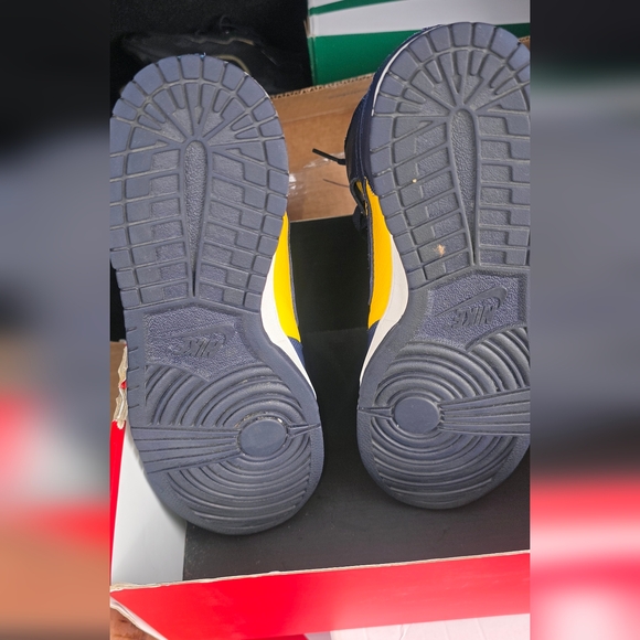 Nike Michigan Wolverine Dunk Hi  Blue and Yellow Sneakers Sz 9.5 Mens - Picture 6 of 6